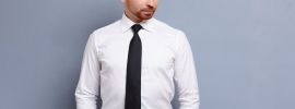 Человек в рубашке и галстуке