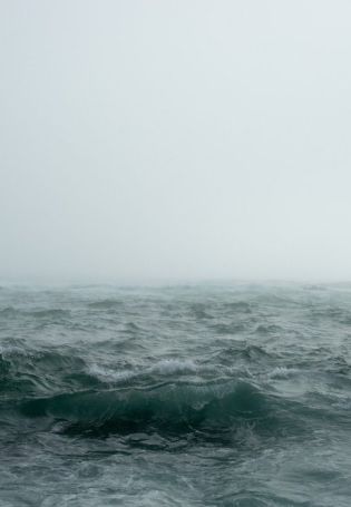 Пасмурное море