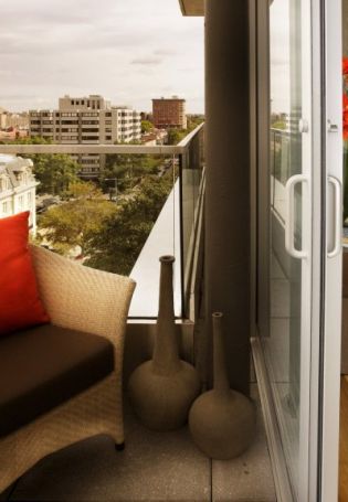 Фон темный балкон