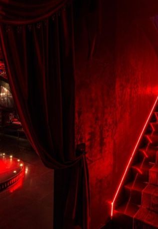 Клуб внутри