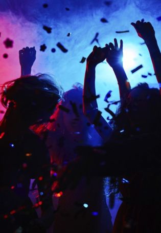 Бар в темноте