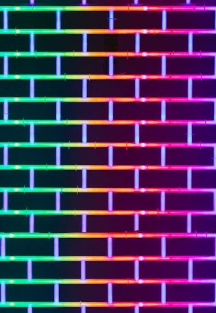 Кирпичная стена разноцветная