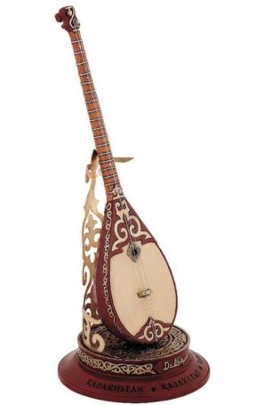 Казахский народный инструмент домбра