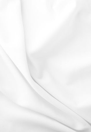 Белые шелковые шторы