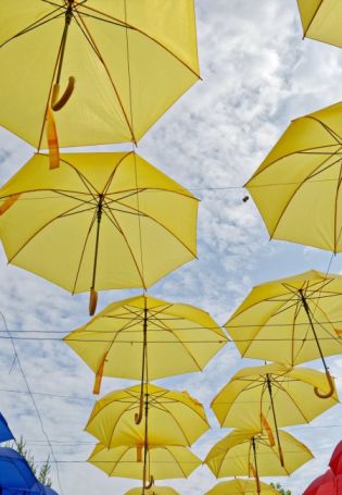 Желтый зонтик