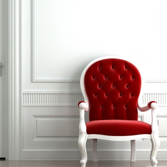 Красное кресло в интерьере
