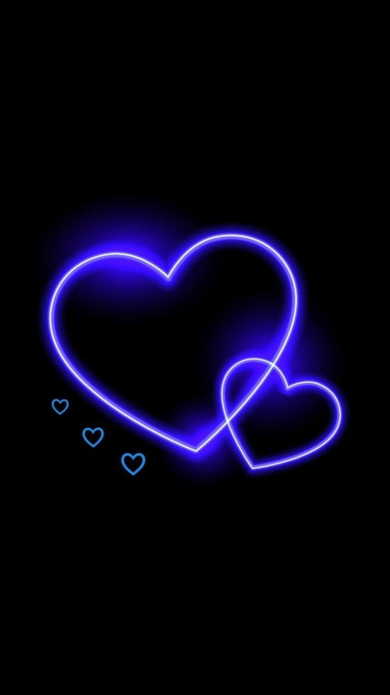 Синее сердечко на черном фоне