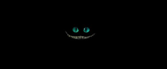 Чеширский кот на черном фоне