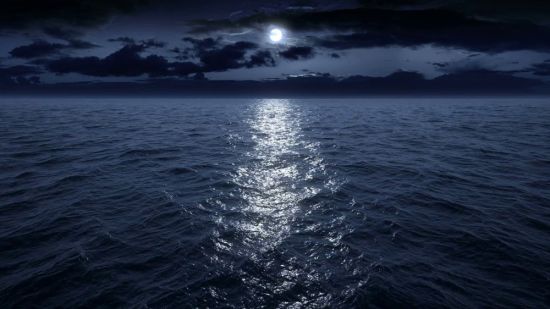 Отражение луны в море
