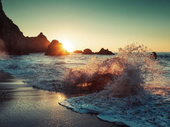 Море скалы солнце
