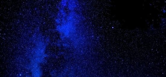 Темно синее звездное небо