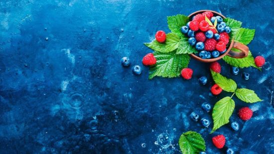 Голубые фрукты и ягоды
