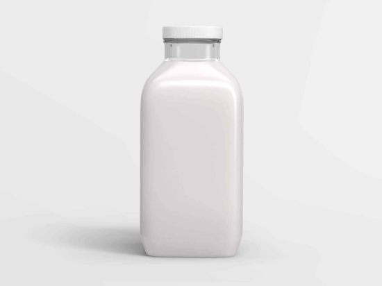 Молоко в маленьких бутылках