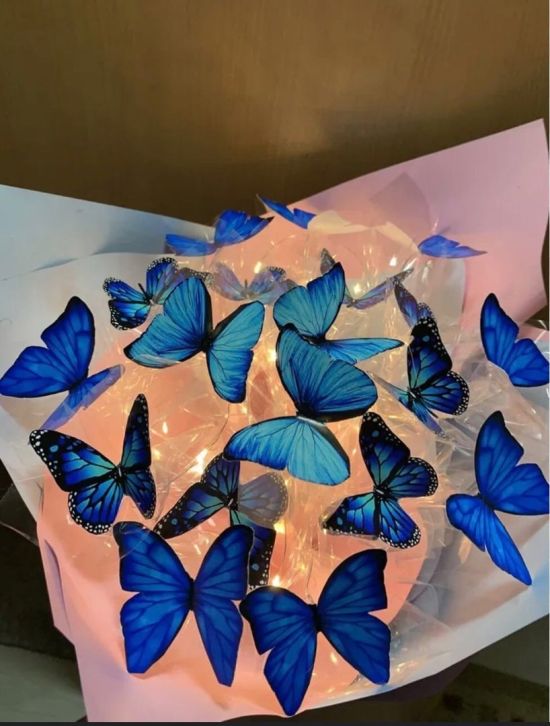 Фиолетовый букет из бабочек