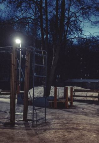 Ночная детская площадка