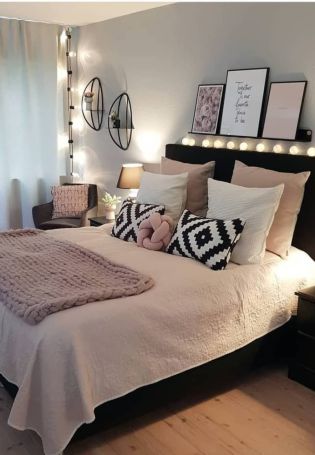 Красивая спальня в доме