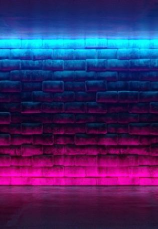 Фиолетовая кирпичная стена