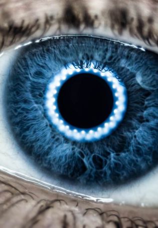 Голубой зрачок глаза