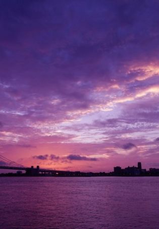 Красивый фиолетовый закат
