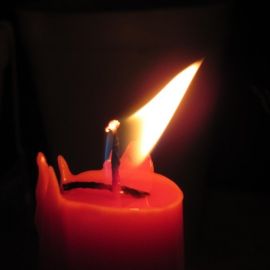 Горящая свеча фон