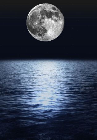 Отражение луны в воде