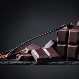Шоколадка на столе