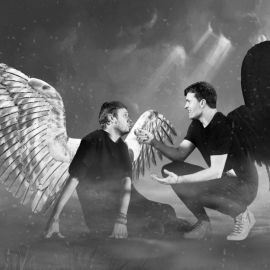 Ангелы с парными крыльями