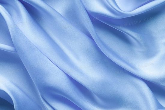 Развивающийся синий шарф