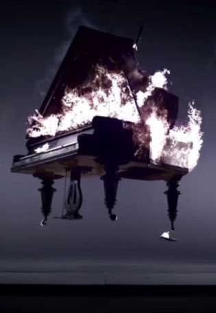 Горящее пианино