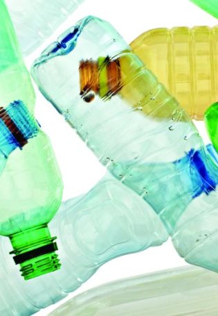 Смятая пластиковая бутылка
