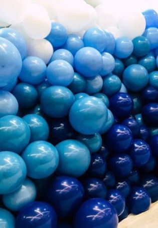 Голубые шары