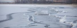 Река покрытая льдом