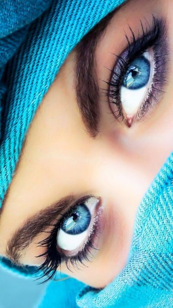 Синий глаз девушки на аву