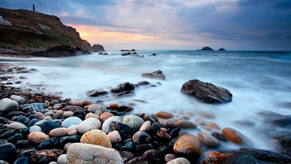 Каменный берег моря