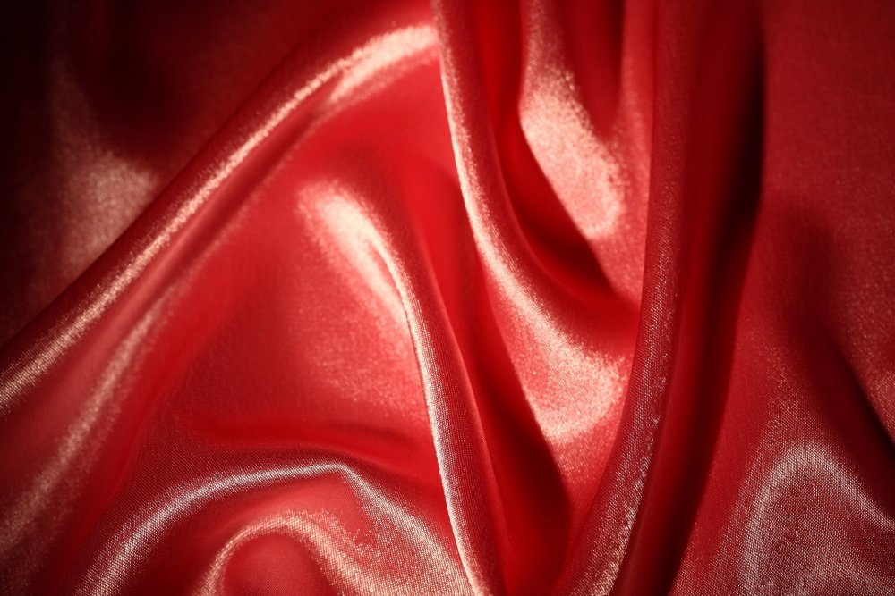 Красная ткань