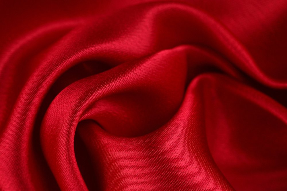 Красная ткань
