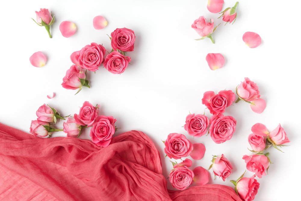 Розовый фон с цветами