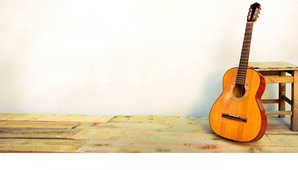 Гитара на Светлом фоне