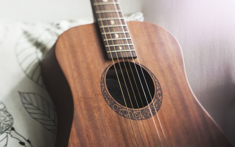 Cremona 1275 красная 12 струнная