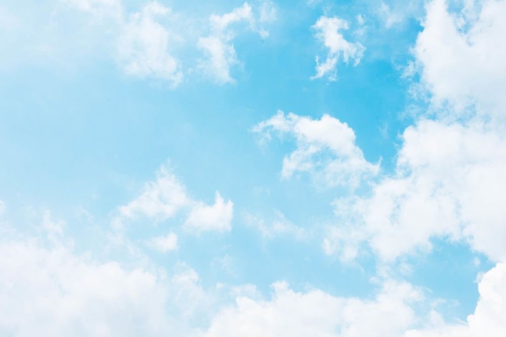 Светло голубое небо