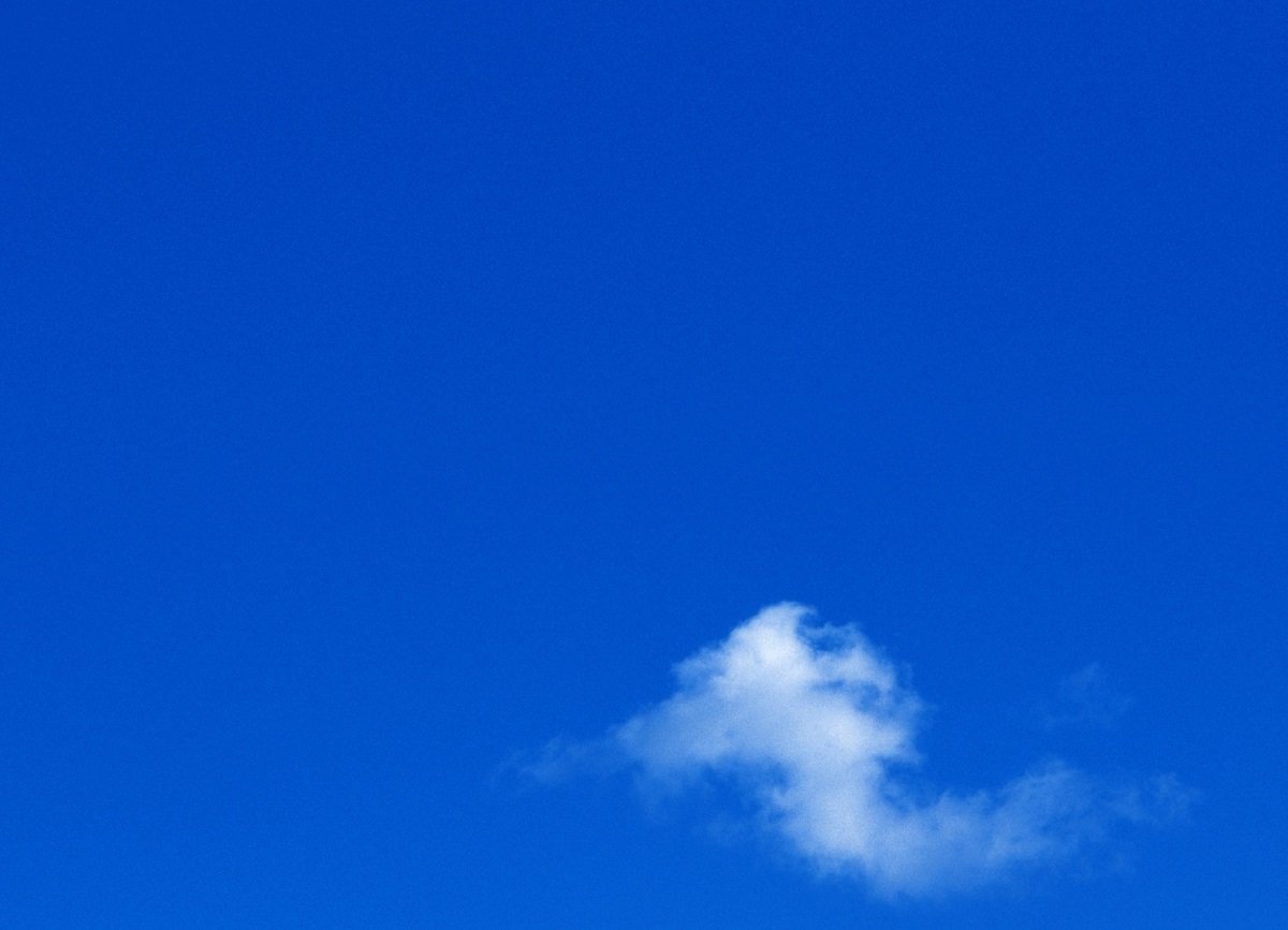 Небо имеет голубой цвет