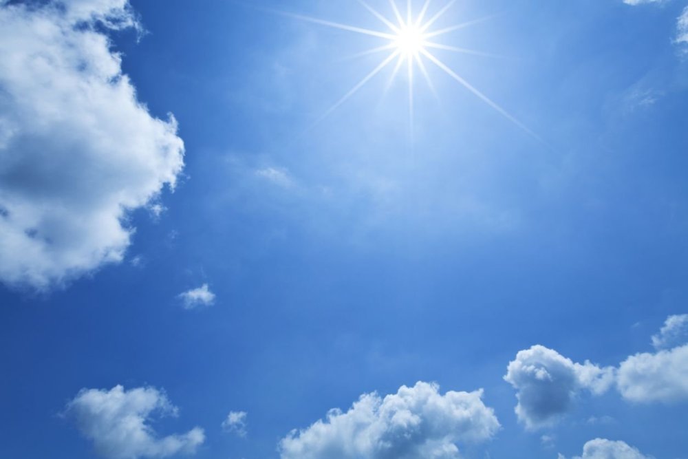 Солнышко на фоне неба