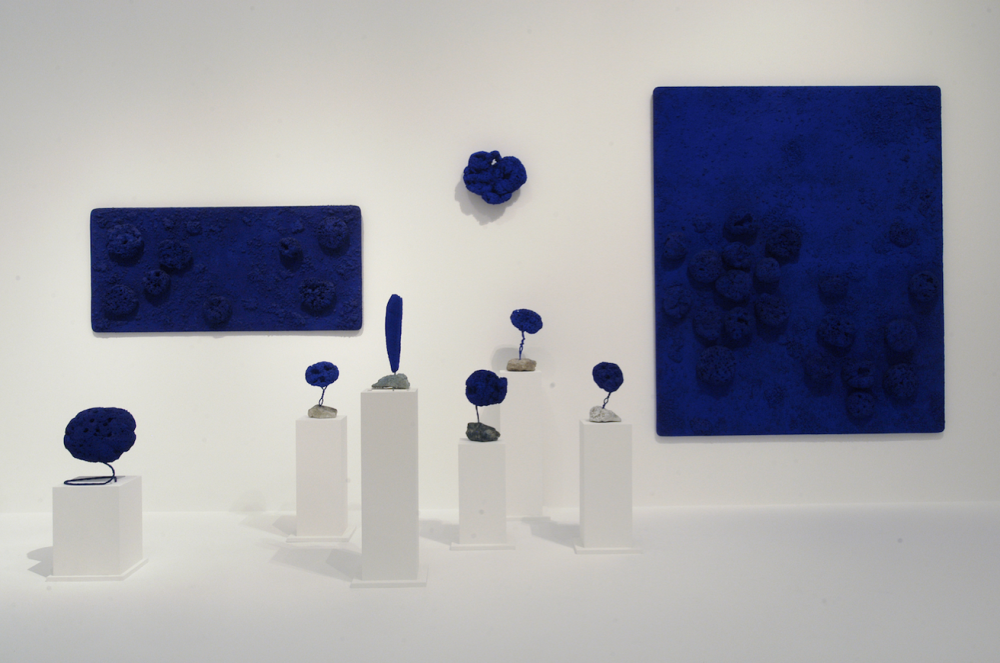 Ив Кляйн синий монохром