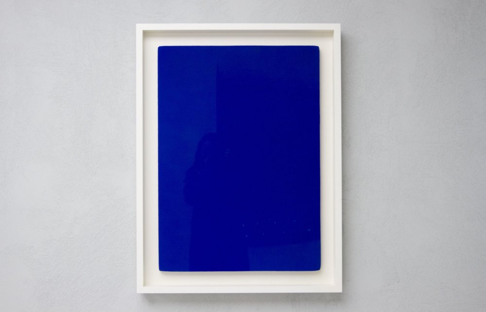 Ив Кляйн синий монохром