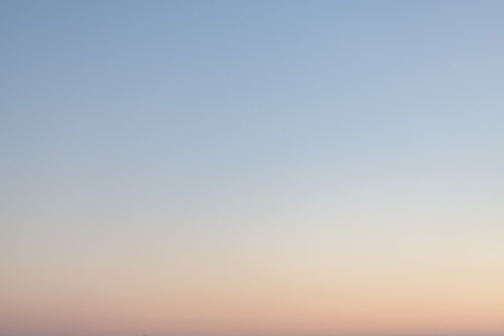 Нейтральный фон