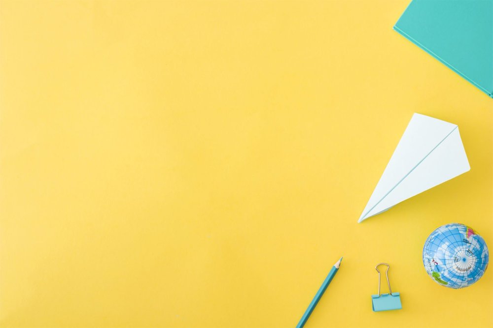 Лист в клеточку фон с рисунками