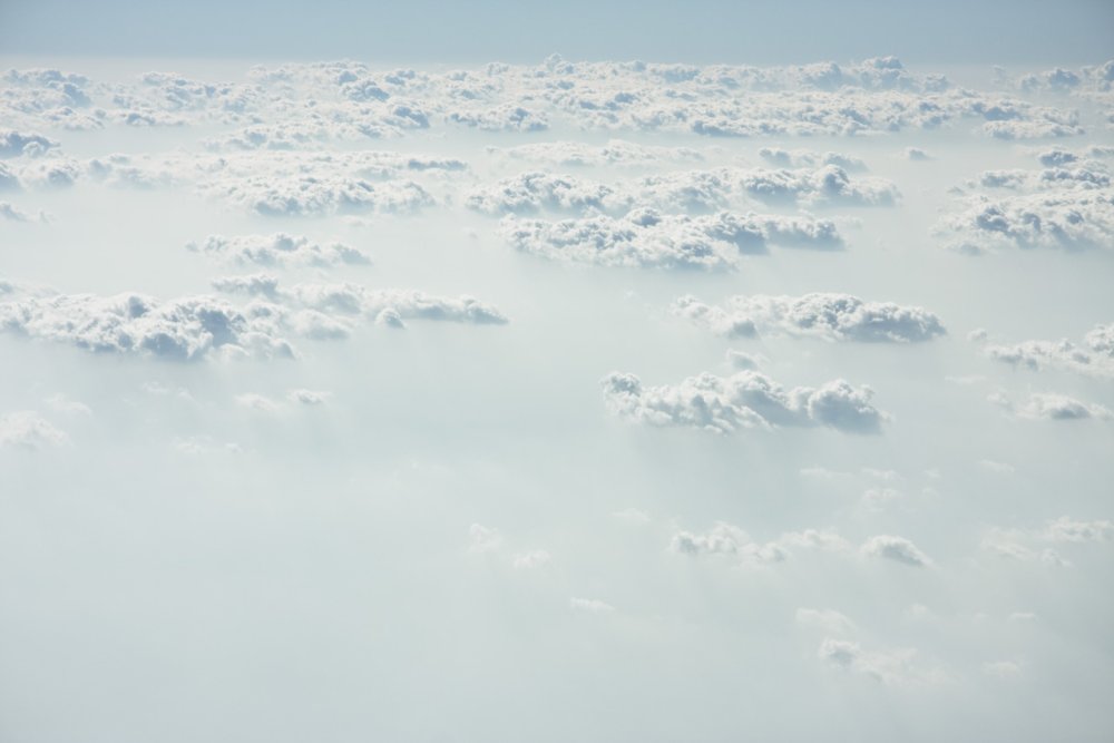 Густые облака сверху