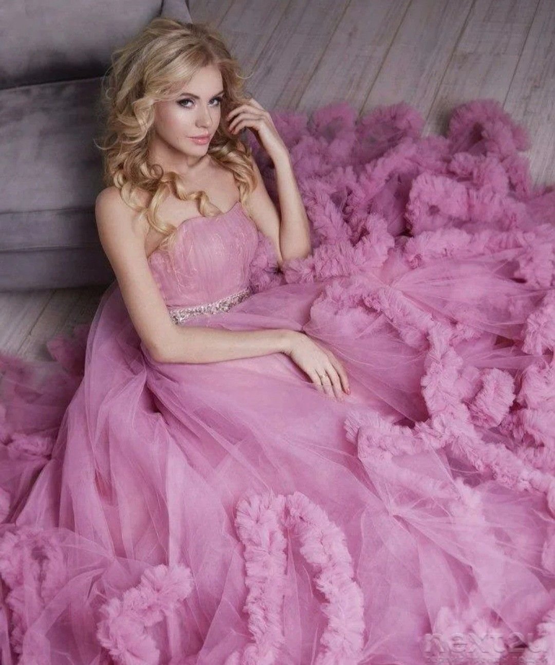 Фотосессия в розовом платье
