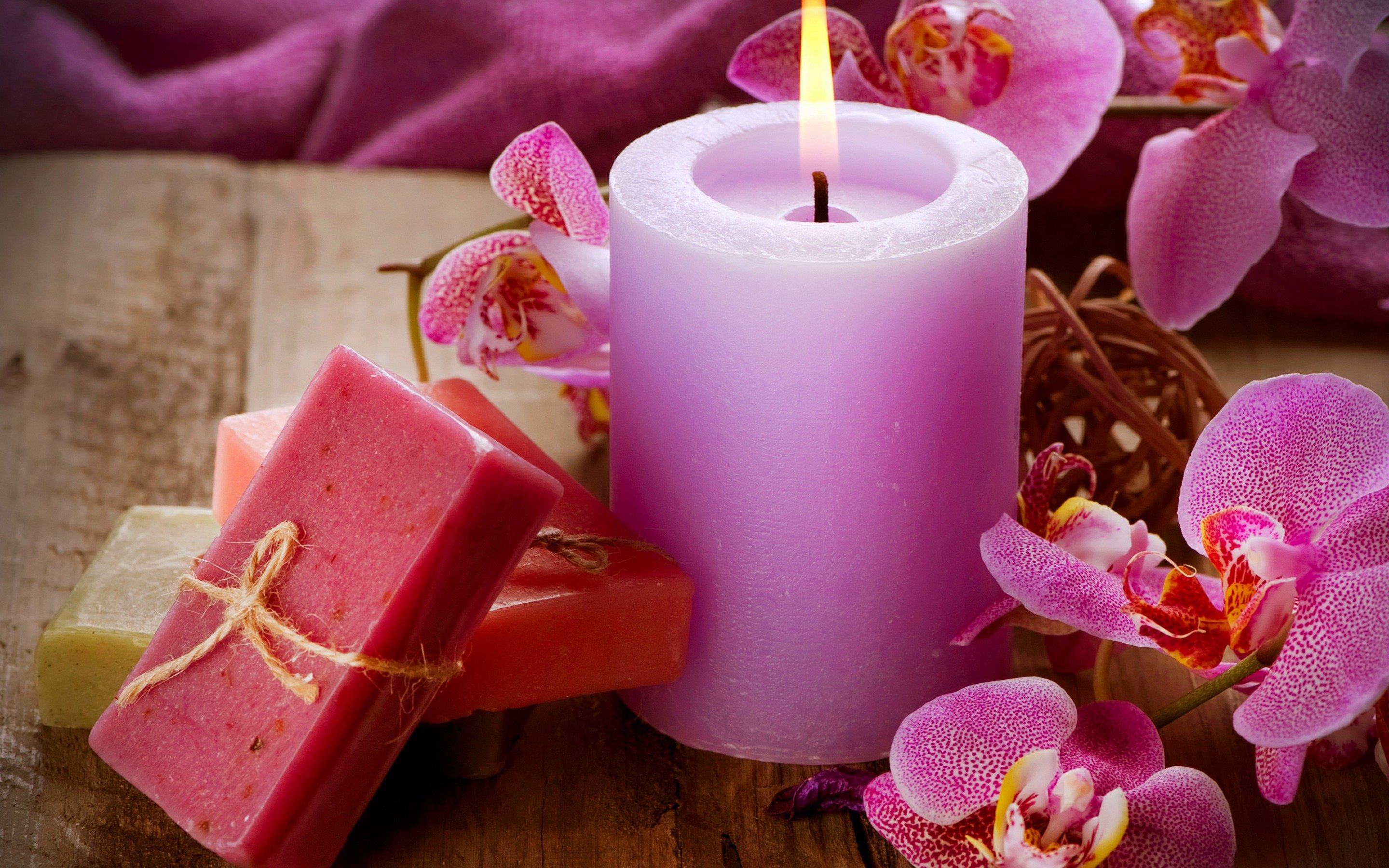 Свечк. Красивые свечи. Красивые свечи ручной работы. Ароматическая свеча. Свеча розовая.