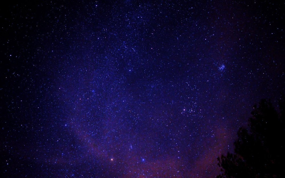 Фиолетовое небо со звездами